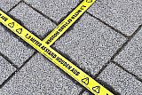 14-06-2020 Breda - Het 1,5 meter afstand houden om besmetting van het Coronavirus te voorkomen  is voor veel mensen moeilijk aan het worden. Op trottoirs zijn stickers geplakt miljoenen zijn uitgegeven aan voorlichtingsposters maar steeds meer mensen lijken de maatregel te vergeten. - Fotokrant