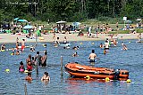 09-08-2020  Breda - Met 35C is de hittegolf een feit. Het is extreem heet in de stad gelukkig bied het water van de Asterdplas nog ruimte voor enige verkoeling. - Fotokrant