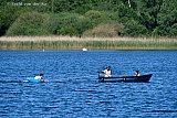 09-05-2020 Breda - Deze badgasten hadden er goed over nagedacht. Ook op het water hielden ze 1,5 meter afstand ivm het Coronavirus. - Fotokrant