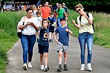03-06-2022 Breda - Op heel veel plekken gaat de Avondvierdaagse niet door vanwege een vrijwilligers tekort. De deelnemers uit Ulvenhout op weg naar de stuw bij de Bieberg. - Fotokrant