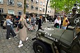 03-05-2025 Breda - Op het Kasteelplein waren historische legervoertuigen uit oa Amerika en Canada de hele dag te bezichtigen. - Fotokrant