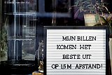 10-03-2021 Breda - Mijn billen komen het beste uit op 1,5 m afstand staat te lezen op dit billenbord in de etalage van een vanwege de lockdown gesloten onderneming. - Fotokrant