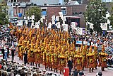 01&ndash;09-2019  Zundert - Door het dorp liep buurtschap t Stuk met een Terracotta leger van dahlias. - Fotokrant