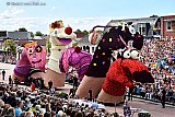 01&ndash;09-2019  Zundert - Buurtschap Molenstraat had de wagen Sokpoppen laten ontwerpen naar een idee van kinderen. - Fotokrant