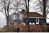 19-03-2020 Bavel -  Tussen Ulvenhout en Bavel staat een houten woning in brand. De brandweer is hard aan het werk om het pand te kunnen behouden. - Fotokrant