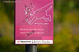 12-07-2026 Breda - Op een bordje in de Haagse Beemden is van het woord hond wolf gemaakt en is de naam van de gemeente doorgestreept en er Klagers Breda achter geschreven. - Fotokrant