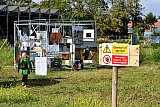 18-09-2022 Breda - Een van de fotoexposities van Breda Photo waar heel het weekend mensen kwamen kijken  is geplaatst op terrein waar een bordje staat Gevaarlijk terrein. - Fotokrant