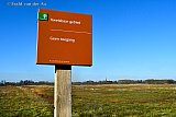 28-02-2021 Breda -  Omdat er steeds meer mensen van de paden afwijken en dwars door De Vierde Bergboezem  wandelen zijn er bordjes geplaatst met daarop geen toegang. - Fotokrant