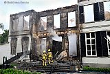 01-06-2025 Breda - Op landgoed Burgst is  het eeuwen oude landhuis uit 1790 tot de grond toe afgebrand. 18 mensen die in het pand aanwezig waren zijn opgevangen.  - Fotokrant