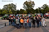 02-07-2020 Breda - Een groep boze boeren die tijdens de lockdown vanwege het Coronavirus niet kon demonstreren heeft zich verzameld op het Chasseveld. - Fotokrant
