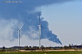 08-04-2025 Breda - Vanuit Breda is een enorme rookwolk te zien van het affakkelen bij de SHELL op industrieterrein Moerdijk. De grote rookwolk zou zijn ontstaan door een stroomstoring. - Fotokrant
