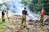 27-07-2022 Breda - De brandweer kreeg in de Haagse Beemden onverwachte hulp van een boer bij het bestrijden van een broeibrand aan de rand van het bos.  De boer was vlak bij aan het werk en kwam met zijn trekker helpen om de brand te bestrijden.
 - Fotokrant
