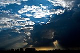 15-08-2020 Breda - Vanuit de Haagse Beemden was goed te zien hoe zware buien het mooie weer verdreven.Na dagen van extreme temperaturen  zorgen de buien voor verkoeling. - Fotokrant