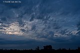 11-09-2023 Breda - Als de avond valt is er ten noorden van de stad geen oranje zonsondergang te zien  maar hangt er zware bewolking met regenbuien. - Fotokrant
