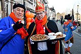 27-02-2022 Breda - Er waren niet alleen kadetjes aan de haven. Ook ging een schaal met frikandellekus rond. - Fotokrant