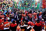 11-11-2019 Breda - Ondanks het feit dat het een door de weekse dag is vulde De Grote Markt Zuid zich met heel wat carnavalsvierders. - Fotokrant