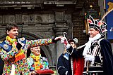 22-02-2020 Breda - Op het bordes van het stadhuis kreeg Prins Arie d&rsquo;n Irste van burgemeester Paul Depla de sleutels van de stad. Depla liet weten dat zijn vakantie is begonnen. - Fotokrant