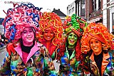 04-03-2019 Breda - Pauwer vrouwen waren tijdens de optocht opzoek naar de prins op het witte paard. - Fotokrant