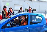 13-02-2021 Breda - Terwijl de carnavalsvierders lekker warm in hun auto door de Drive Tru reden stond prins Arie d'n 1ste met zijn pages te blauwbekken van de kou bij -4 . - Fotokrant