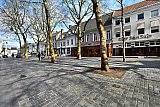 16-03-2020 Breda - Op de Grote Markt is vrijwel geen terrasstoel meer te bekennen. Alles is gelijk opgeruimd. - Fotokrant