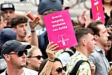 25-09-2021 Breda - In de stad vond onder de naam #076AAN een demonstratie plaats tegen de coronaregels. Daarbij werd gepleit voor overal toegang volgens het wetboek van liefde. - Fotokrant