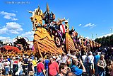 02&ndash;09-2019  Zundert - Een dag na het bloemencorso is het wagens kijken en er is veel belangstelling voor de winnaar van buurtschap Tiggelaar met Vikings. - Fotokrant