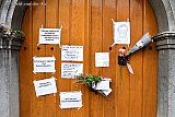 22-06-2020 Breda - Mensen die tegen de Coronamaatregelen zijn hebben teksten op de deuren van het stadhuis geplakt.  - Fotokrant