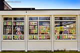 10-04-2020 Breda -het  is paasvakantie in de Coronacrisis . Maar de scholen zijn al weken dicht en het liefste wat kinderen willen is naar school  waar de juffen en meesters hen missen zoals duidelijk op dit klaslokaal te lezen valt. - Fotokrant
