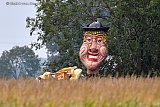 03-09-2020 Breda - Aan de rand van de stad steekt de kop van een Carnavalswagen boven het maisveld uit. Door de Coronacrisis is het vieren van carnaval 2021 op de traditionele manier onzeker geworden. In Breda zullen als er een optocht komt geen Carnavalswagens meedoen. - Fotokrant