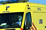 31-03-2020 Breda - Door de stad rijden ambulances om coronapatienten te vervoeren.  Deze chauffeur zit om besmetting te voorkomen goed ingepakt. - Fotokrant