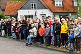 04-05-2019  Ulvenhout - Terwijl jong en oud 2 minuten stil stonden floten heel opvallend de vogels volop. - Fotokrant