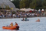 31-08-2024 Breda - Aan de Asterdplas vind het jaarlijkse duikboot festival plaats. De reddingsbrigade houd vanuit een bootje duikboot in de gaten. - Fotokrant