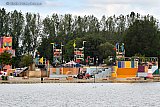 26-08-2022 Breda - Na een week lang opbouwen is het terrein voor popfestival Duikboot aan de Asterdplas klaar. - Fotokrant