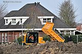 26-01-2024 Breda - Aan de oever van rivier De Mark krijgen bewoners letterlijk een dijk voor hun deur. Deze is noodzakelijk ivm het stijgende water in de rivier. - Fotokrant