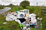 08-05-2021  Breda - Al maanden staan er lange rijen voor de milieustraat. Toch heeft lang niet iedereen tijdens de coronacrisis zin om in die rij te gaan staan en dumpt men een complete huisraad s'nachts in een natuurgebied. - Fotokrant