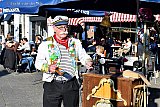 31-07-2021 Breda - Entertainer D'n Bart zorgt voor de vrolijke noot tijdens de Mosseldagen in Princenhage. - Fotokrant