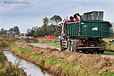 06-11-2021 Breda -  Waterschap Brabantse Delta, De gemeente en specialsten op het gebied van vervuiling zijn de hele dag bezig geweest met het ruimen van een drugsafval dump in natuurgebied De Vierde Bergboezem. - Fotokrant
