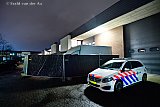 04-02-2019 Etten Leur - In het dorp is door de politie na de vondst van drugs een loods helemaal afgeschermd. - Fotokrant