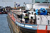 11-05-2019  Moerdijk - De recherche is bezig met het doorzoeken van de kajuit van het schip waarin een compleet drugslab werd aangetroffen.De schipper een Bredanaar is aangehouden. - Fotokrant