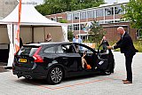 02-07-2020 Breda - Voor het tentje was vanwege de Coronaregels een vak gemaakt waarin de auto moest stoppen. Personeel en vrijwilligers ontvingen de geslaagde op 1,5 meter afstand. - Fotokrant
