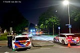 03-05-2025 Prinsenbeek - Rond middernacht is de toegangsweg naar het dorp afgezet nadat de politie een auto met vermoedelijk explosieven van de weg heeft gehaald. - Fotokrant