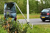08-05-2019  Breda - In werkelijkheid is het nep en heeft de gemeente de achterkant van een flitsbusje van de politie laten fotograferen en de foto afgedrukt en op een bord geplakt om snelheidsduivels af te schrikken. - Fotokrant