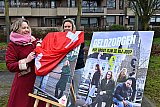 03-02-2026 Breda - Met het onthullen van 2 actieposters nabij winkelcentrum De Burcht trapte wethouder De Nobel de campagne Geldzorgen af. Mensen die geldproblemen hebben kunnen in gesprek met de gemeente. - Fotokrant