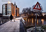13-12-2022  Breda- Koning winter kondigt zichzelf aan, met flinke vorst waardoor loop- en fietsbruggen glad zijn.
 - Fotokrant