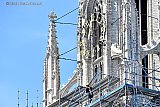 19-05-2020 Breda - Nu de maatregelen rond de Coronacrisis ook in Belgie versoepeld worden kan ook de steiger rond  de toren van De Grote kerk worden afgebroken. - Fotokrant