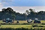 09-09-2025 Breda - Ten noorden van de stad zijn de binnendijken gemaaid. Het gras is nog voor de buien losbarsten afgevoerd in rollen. - Fotokrant