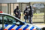 14-05-2020 Breda - Verschillende zwaar bewapende speciale eenheden kwamen naar de jeugdgevangenis om de gijzeling te beeindigen.ook werden er 2 politiehelikopters ingezet. - Fotokrant