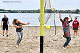 19-06-2021 Breda - Wethouder Miriam Haagh doet een poging de bal te stoppen maar deze schiet onder het net door. - Fotokrant