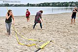 19-06-2021 Breda - De wethouders vermaakte zich prima .Uiteindelijk was Greetje Bos de fanatiekste. Zo fanatiek zelfs dat ze tot haar schrik het net uit de grond speelde. - Fotokrant