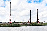 04-10-2021 Breda - In de bouwput van The Bay vlak bij de woonwijk Haagse Beemden staan momenteel 3 heimachines die palen de grond in slaan voor een groot distributiecentrum. - Fotokrant
